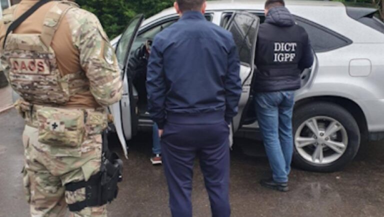 Procurorii și polițiștii de frontieră au deconspirat o schemă de migrație ilegală pentru zeci de cetățeni turci, ce a adus rețelei 200 de mii de euro