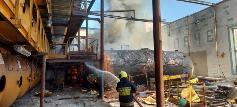 Incendiu grav la o fostă vinărie din sectorul Botanica al Capitalei