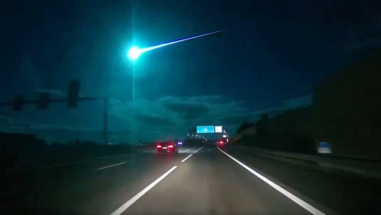 Un meteorit, surprins pe cerul Portugaliei. Imagini cu fenomenul spectaculos au inundat rețelele sociale