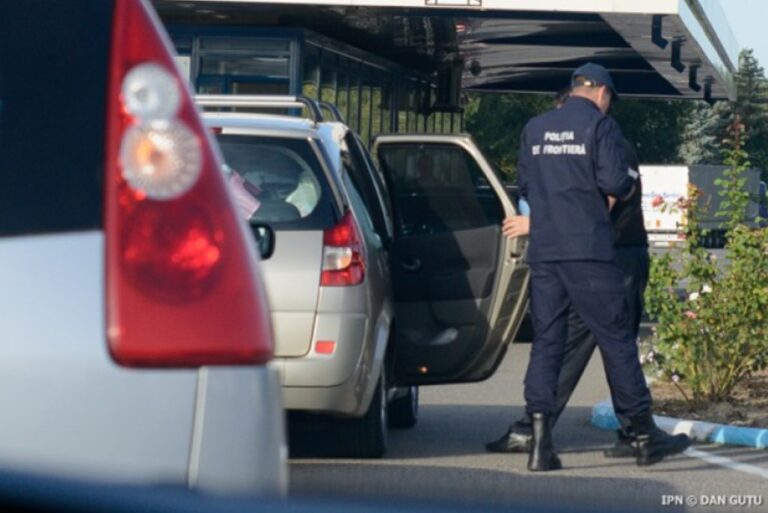 Poliția de Frontieră reamintește, în contextul sărbătorilor, că minorii pot călători însoțit de un părinte, fără acordul celuilalt