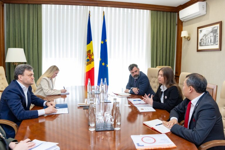 Reprezentanții Organizației „Crucea Roșie” s-au întâlnit cu premierul Dorin Recean