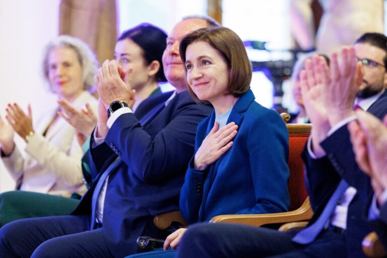 Maia Sandu a primit încă un premiu. Șefa statului a ridicat la Leipzig, Germania, 25 de mii euro, bani pe care spune că-i va dona