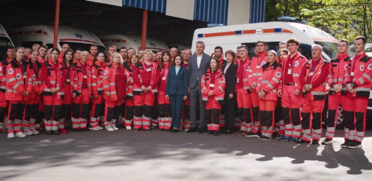 De 1 mai, Maia Sandu și Igor Grosu au mers la cei care muncesc