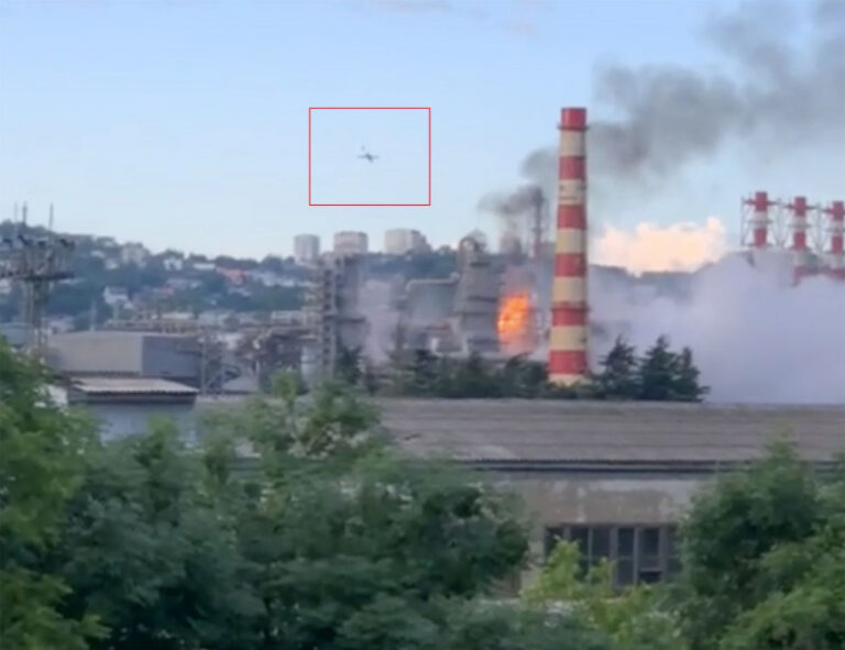 Cel mai mare atac ucrainean de la începutul războiului. Peste 100 de drone au lovit baze navale, rafinării și instalații militare ruse
