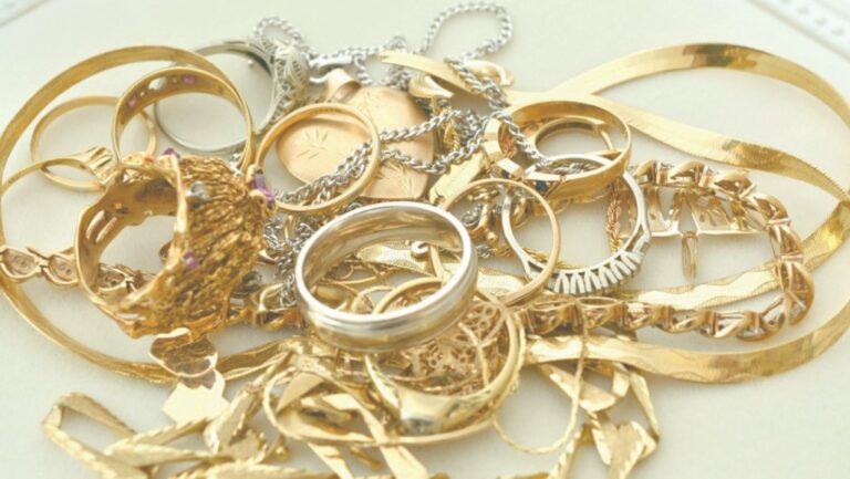 Fiscul a verificat magazinele de articole din metale prețioase. Au fost confiscate 8 kilograme de bijuterii