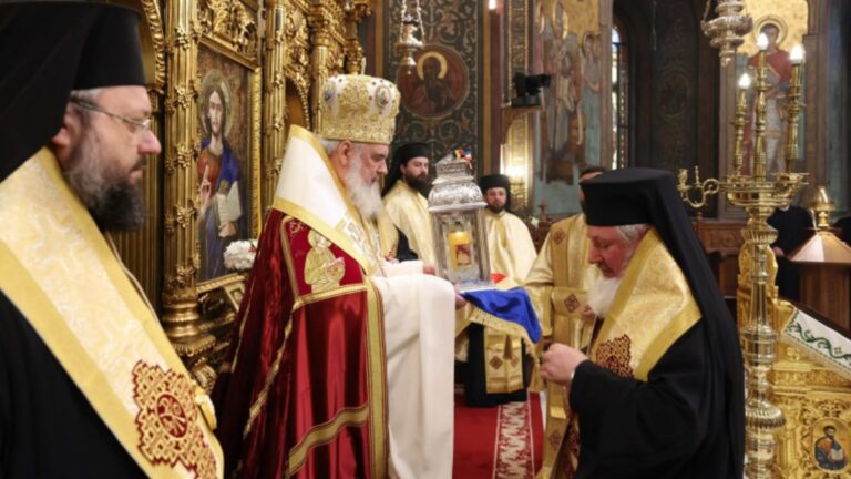 Patriarhul Daniel, în predica de Înviere: Iisus trimite pe ucenicii săi în misiune la toate popoarele