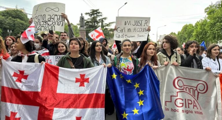 Legea „agenților străini”, aprobată de deputații georgieni, în ciuda protestelor