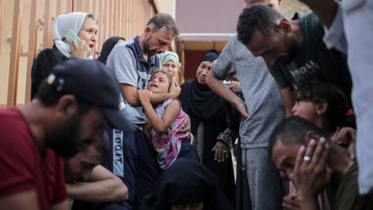 Bombardamente lângă biroul Crucii Roşii din Gaza: Cel puţin 22 de palestinieni ucişi