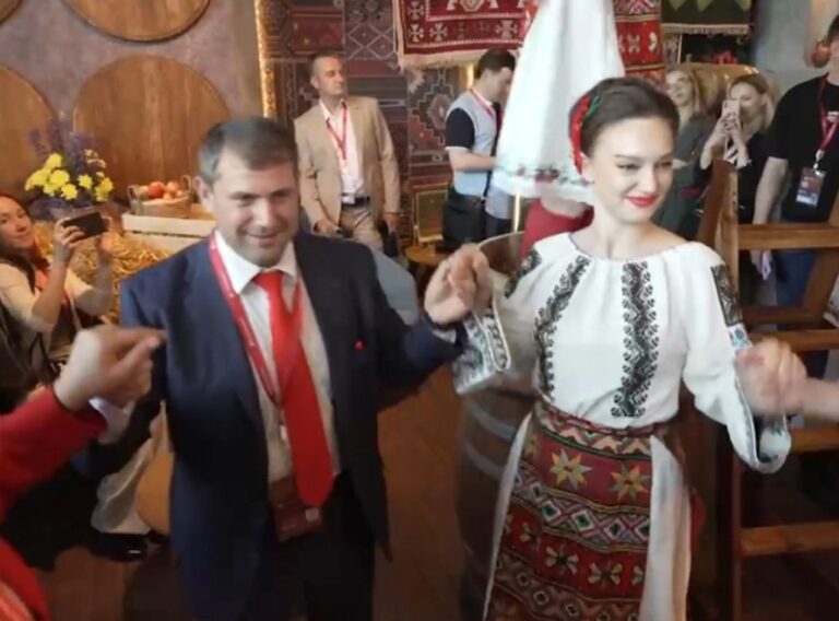 Directoarea Ansamblului „Joc”, suspendată din funcție, după ce câțiva dansatori au participat la un eveniment în Rusia alături de fugarul Ilan Șor