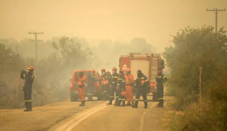 Grecia intră în prima caniculă gravă din această vară. Este anunțat risc foarte ridicat de incendii