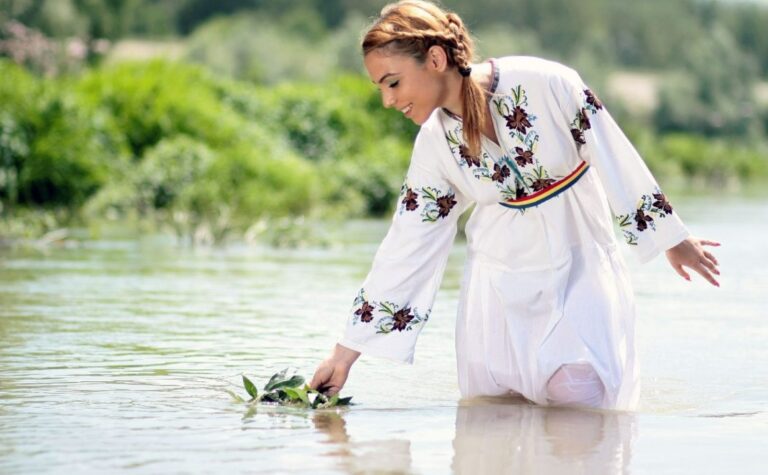 Ziua universală a iei românești, un adevărat simbol ce reprezintă neamul la nivel internațional