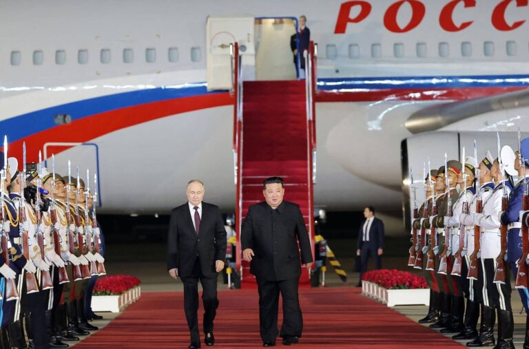 Vladimir Putin a ajuns în Coreea de Nord, unde a avut deja o primă întâlnire cu dictatorul Kim Jong-Un
