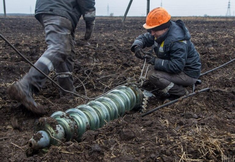 Infrastructura energetică civilă, atacată de ruși în patru regiuni ucrainene, inclusiv Kiev