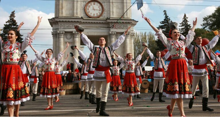 Ziua Portului Popular. Muzeul de Etnografie găzduiește o expoziție