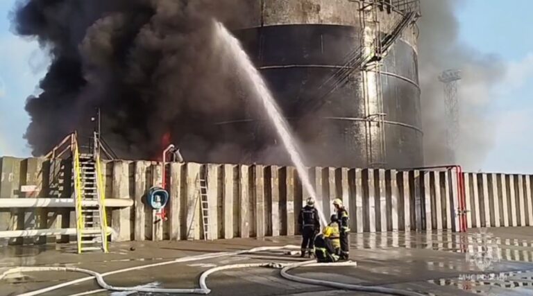 Depozite petroliere în flăcări în regiunea rusă Rostov, după un atac cu drone