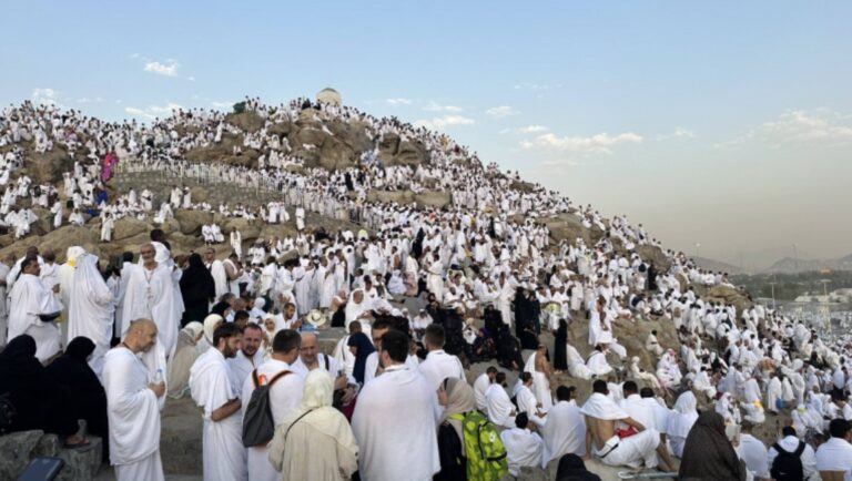 Căldura extremă din Arabia Saudită a luat viața a peste 570 de pelerini porniți spre Mecca