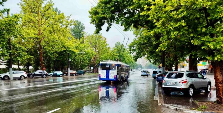 Circulația troleibuzelor și autobuzelor din Chișinău, afectată de condițiile meteorologice