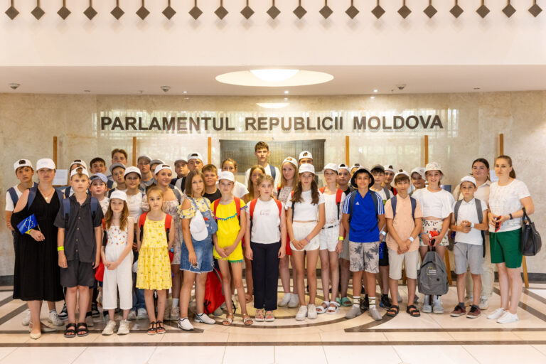 Program de vizite, lansat de Guvern: Circa 2.500 de copii, așteptați la obiectivele turistice din Chișinău