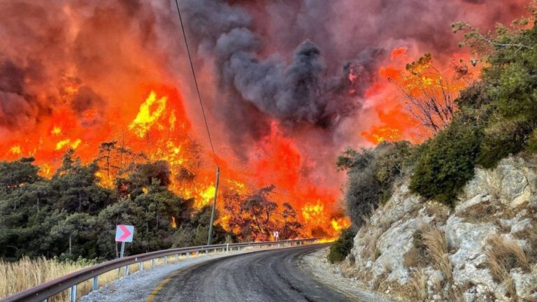 Atenționările Ministerului de Externe pentru moldoveni în contextul incendiilor de vegetație din Grecia și Turcia