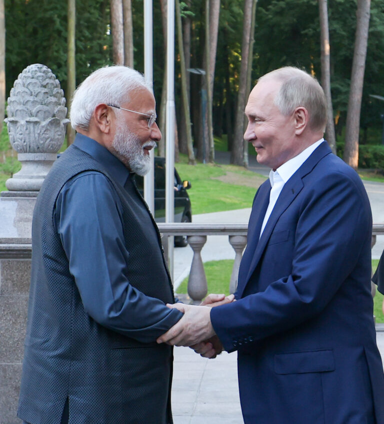 Premierul Indiei, în vizită în Rusia. Narendra Modi și Vladimir Putin au avut „discuții prietenești” la reședința președintelui rus de lângă Moscova