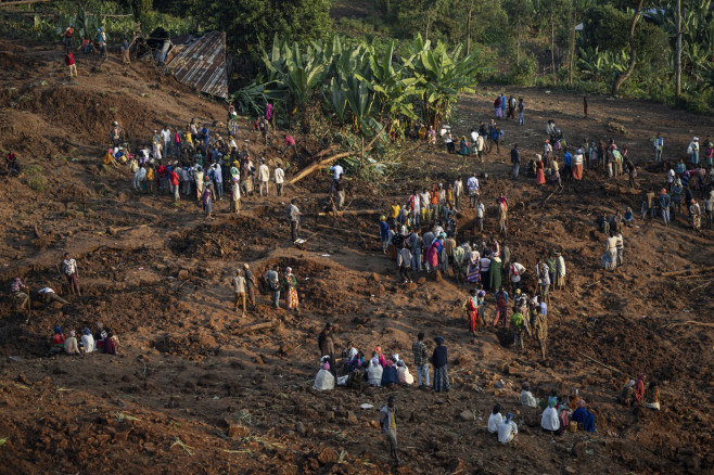 Imaginile disperării în Etiopia: 257 de oameni au murit după o alunecare de teren