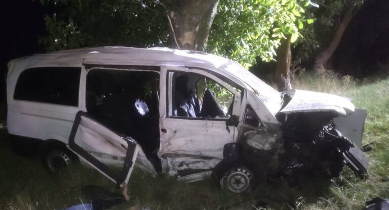FOTO/ Grav accident la Ștefan Vodă: O femeie a murit pe loc, iar alte 5 persoane au ajuns la spital
