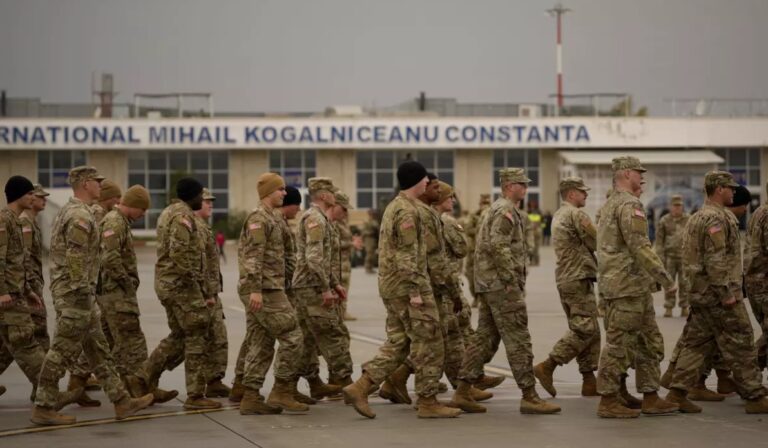 Stare de alertă sporită la mai multe baze militare americane, inclusiv din România, pe fondul unei posibile amenințări teroriste