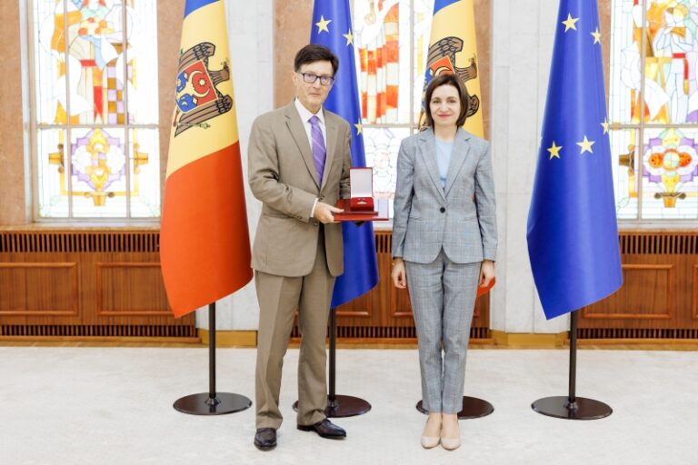 Ambasadorul Franței la Chișinău, decorat de Maia Sandu cu „Ordinul de Onoare”