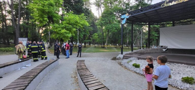 Caz tragic într-un parc din Capitală. O fetiță și un băiețel s-au electrocutat în timp ce se jucau. Copila și-a pierdut viața