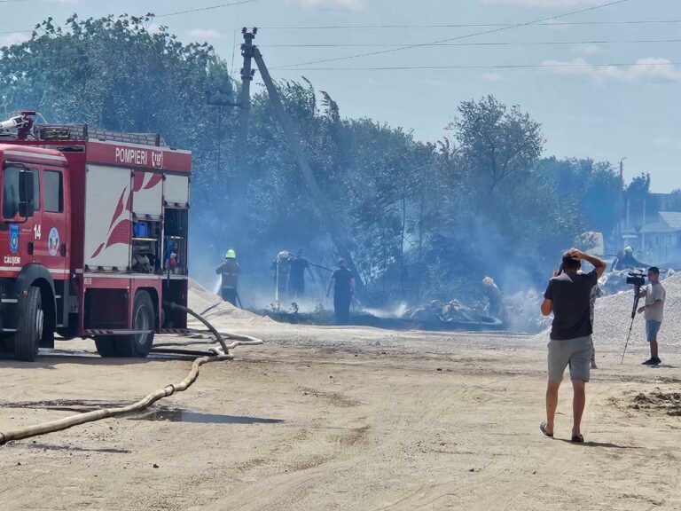 Detalii privind incendiul din preajma a două benzinării din Căușeni: Au ars 15 ha de vegetație uscată