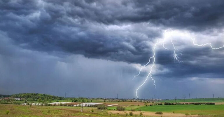 Vin ploile! Regiunile din Moldova unde sunt prognozate averse însoțite de descărcări electrice