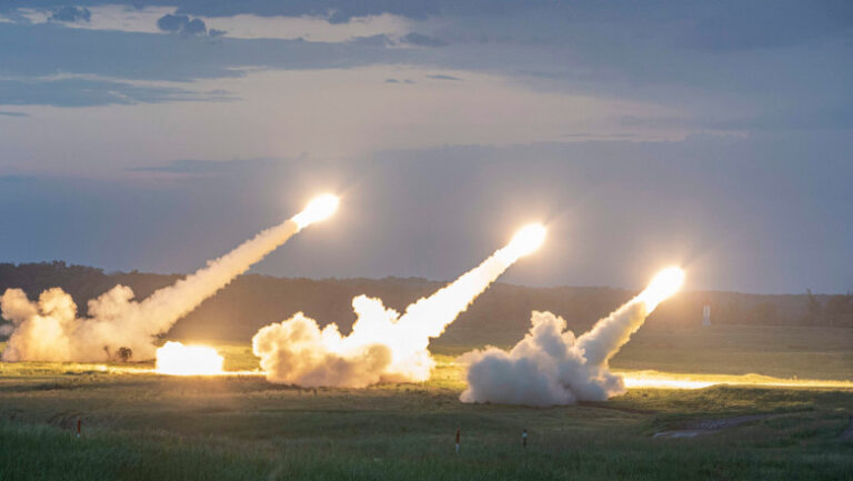Ucraina revendică un atac cu rachete asupra unei baze aeriene ruse din Crimeea