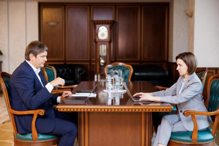 Realizările Ministerului Infrastructurii și Dezvoltării Regionale, discutate de Maia Sandu cu Andrei Spînu