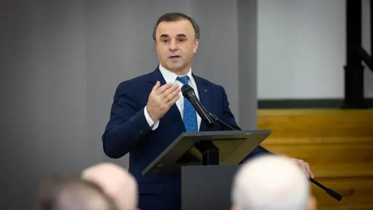 Fostul premier al R. Moldova, Vasile Tarlev, anunță că va candida independent la prezidențiale