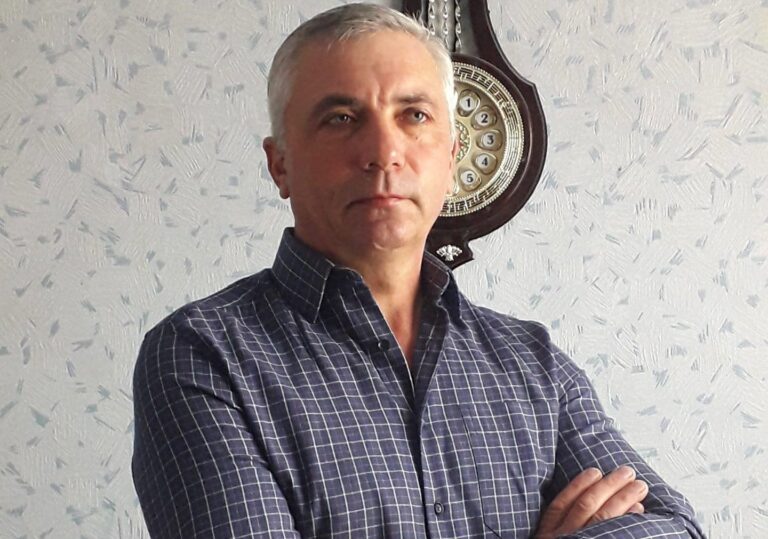 PAS anunță moartea subită a deputatului Iurie Păsat. Parlamentarul a suferit un șoc provocat de o înțepătură de viespe