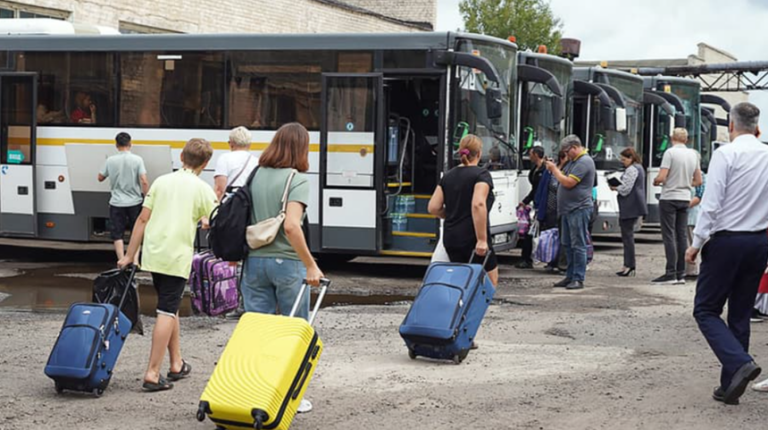 Kievul anunţă că deschide culoare umanitare de evacuarea civililor în Kursk