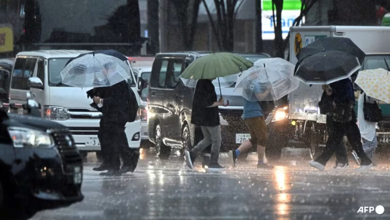 Tokio se pregăteşte pentru taifunul Ampil. Locuinţe evacuate şi zboruri anulate