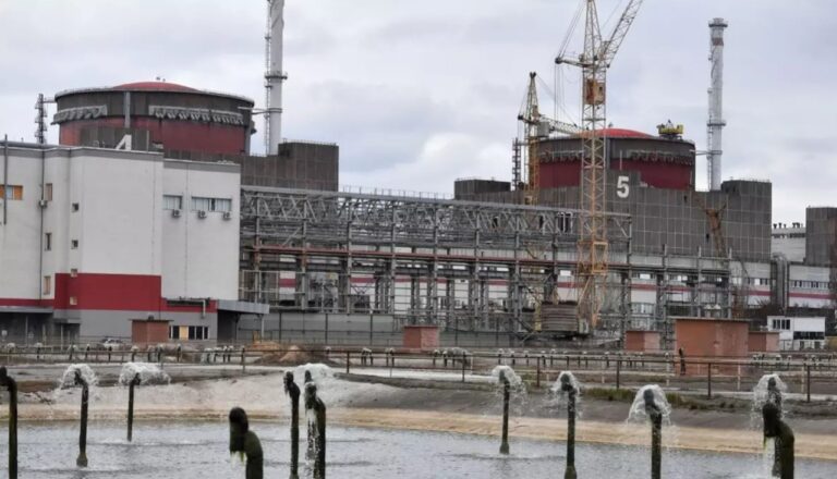 Ucraina: Incendiu în turnul de răcire al centralei nucleare de la Zaporojie