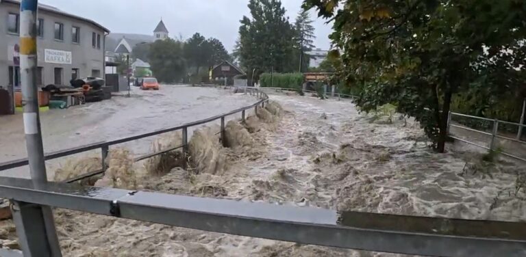 Alertă de călătorie în Austria din cauza ploilor și furtunii. Avertizările meteorologice sunt valabile luni și marți