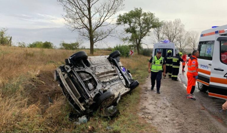 Grav accident la Taraclia: Două persoane și-au pierdut viața, iar alte trei au ajuns la spital