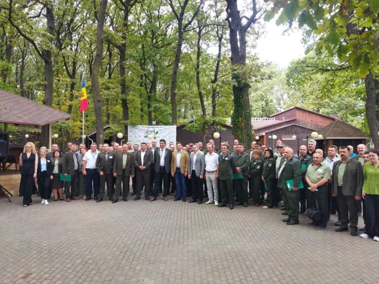 Un grup de pădurari din raioanele R. Moldova și colegi din România au participat la un concurs organizat în Edineț