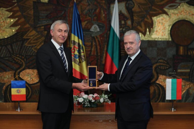 Ambasadorul Moldovei în Bulgaria, decorat cu cea mai înaltă distincţie acordată de MAE din această țară