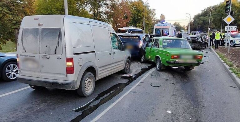 FOTO/ Grav accident în Capitală: Un bărbat de 60 de ani a murit pe loc