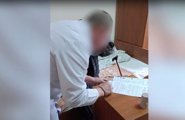 Medicul care a admis încălcarea secretului votului într-un azil de bătrâni din Comrat, reținut