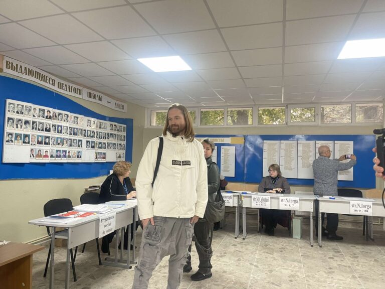 Chitaristul trupei Bi-2 votează pentru prima dată în R. Moldova