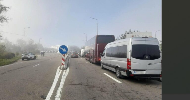 Vama Leușeni-Albița, din nou aglomerată. Flux mare de mașini pe sensul de ieșire