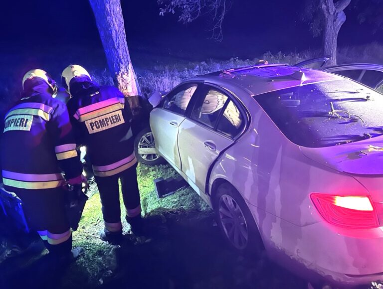 Un bărbat, descarcerat de salvatori în urma unui accident produs pe o șosea din Cahul