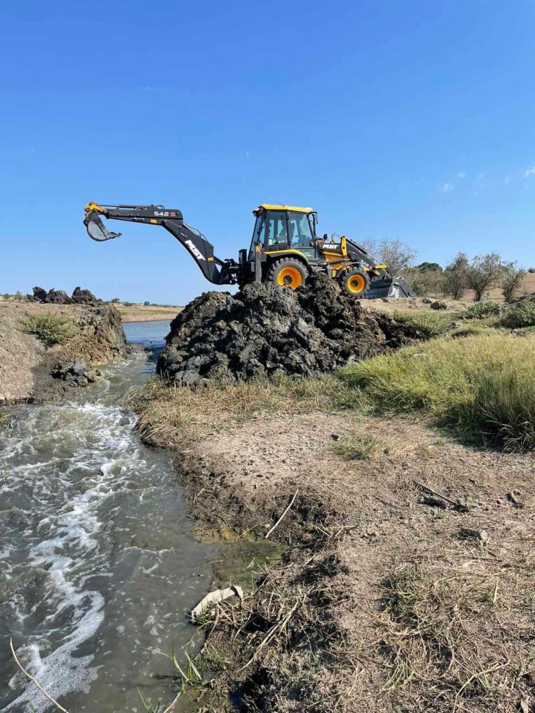 Zeci de baraje ilegale, demolate după inspectarea râurilor din țară