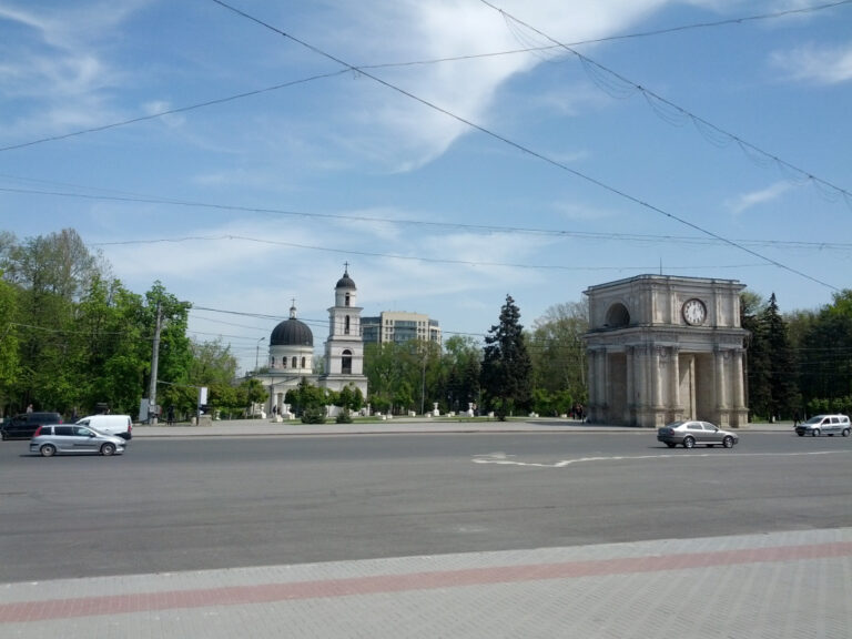 Traficul rutier, sistat în Piața Marii Adunări Naționale: Cum va circula transportul public în următoarele zile
