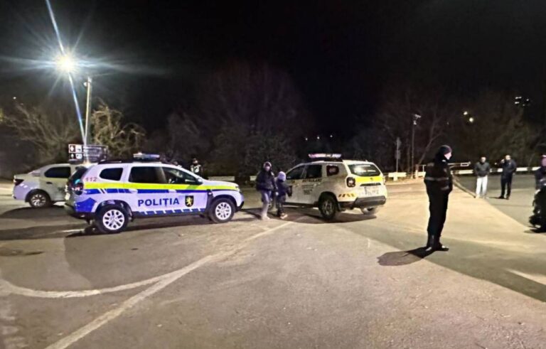 Podul peste Nistru de la Rezina a fost din nou blocat, după ce Poliția a primit un apel că acesta a fost minat